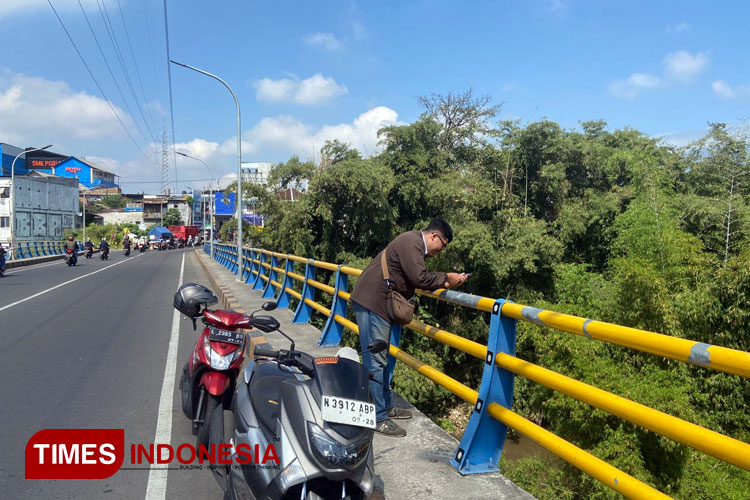 Jembatan Tunggulmas Kota Malang, lokasi penemuan jenazah korban bunuh diri. (Foto: Rizky Kurniawan Pratama/TIMES Indonesia)