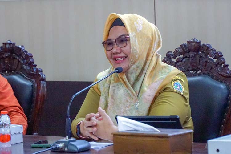 Wakil Bupati Gresik Aminatun Habibah saat kegiatan inisiasi Teaching Factory (Tefa) antara Konsorsium Perguruan Tinggi Vokasi (PTV) di Jawa Timur dan KEK JIIPE Gresik (Foto: Bagian Prokopim Pemkab Gresik for TIMES Indonesia).