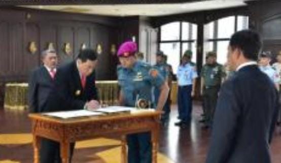 Prosesi penandatanganan SK jabatan oleh Marsma TNI dr. Mukti Arja Berlian di Kemenhan. (Foto: Kemenhan for TI)