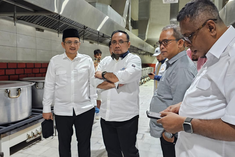 Menag RI Yaqut Cholil Qoumas, melakukan peninjauan terhadap kesiapan 169 hotel hotel yang akan melayani jemaah haji di Makkah. (Foto: MCH 2024 Kemenag RI)