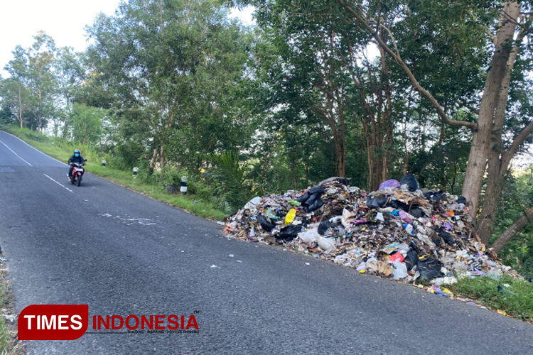 Aksi Pembuangan Sampah Ilegal di Selopamioro Bantul, Warga Keluhkan Bau Busuk