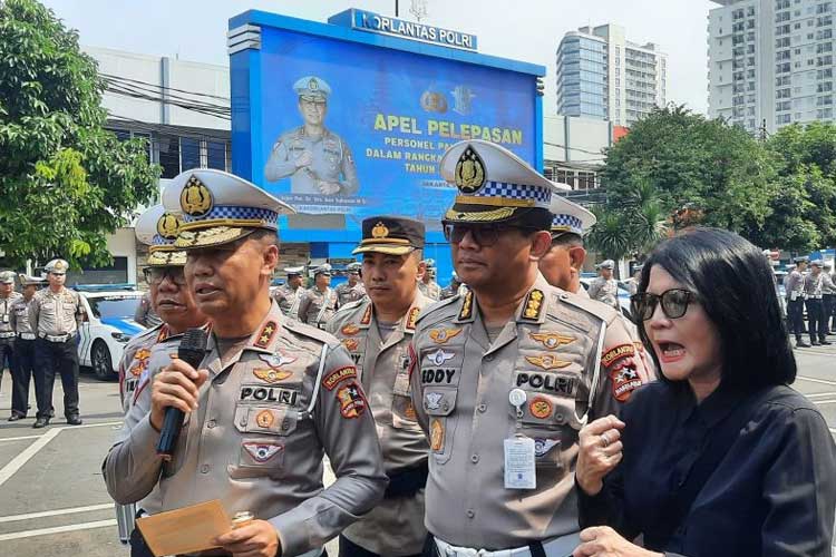 Kakorlantas Polri Irjen Pol. Aan Suhanan saat memberikan keterangan kepada wartawan di Lapangan NTMC Korlantas Polri, Jakarta, Kamis (9/5/2024). (FOTO: ANTARA/Laily Rahmawaty)