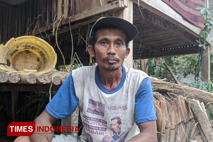 Warga Desa Gembong, Kecamatan Arjosari, Djumingan berharap Mas Aji menjabat bupati dua periode. (FOTO: Yusuf Arifai/TIMES Indonesia)