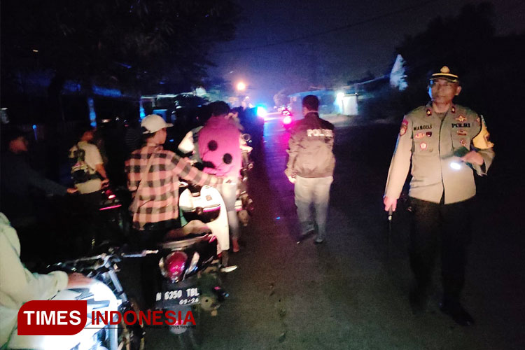 Patroli gabungan yang berhasil menindak 38 kendaraan bermotor tanpa spek “herex” di Jl. Raya Domas - Lengkong, Trowulan, Kabupaten Mojokerto. (FOTO: Dok. Polres Mojokerto for TIMES Indonesia)