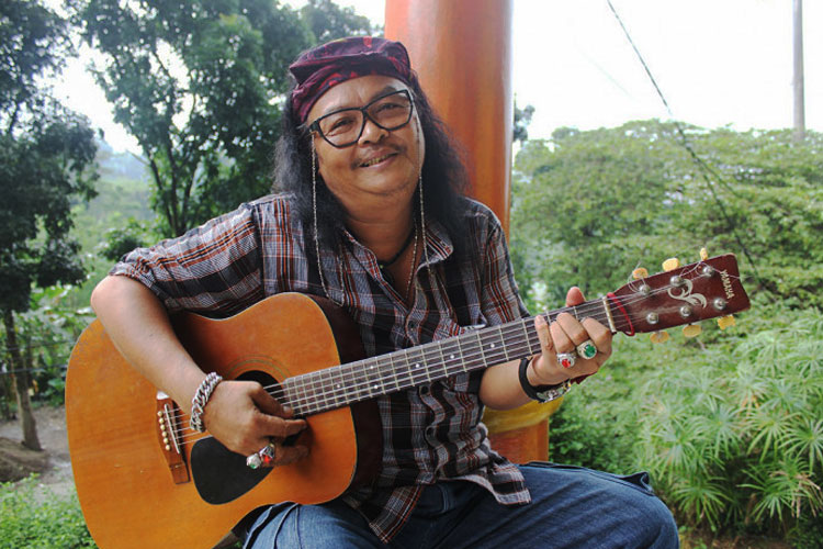 Jhonny Iskandar, penyanyi legendaris yang mengasah vokalnya sejak di pesantren. (FOTO: Antara)