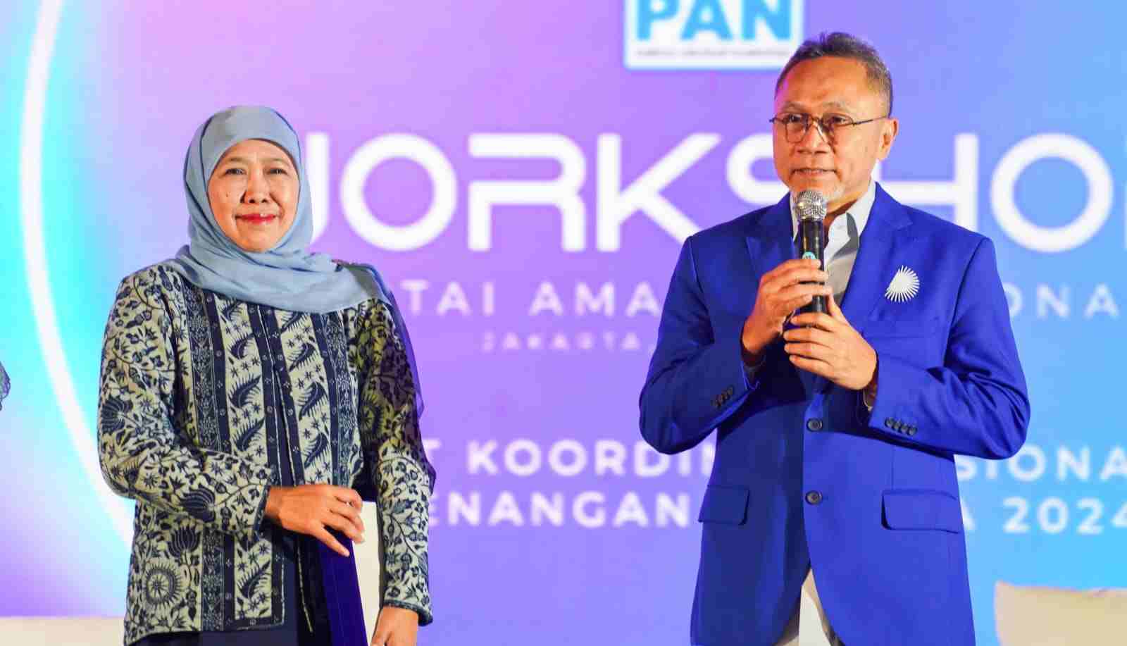 Ketum PAN Zulkifli Hasan dan Khofifah di hadapan bacakada dan caleg terilih PAN di Jakarta. (Foto: Dok PAN)