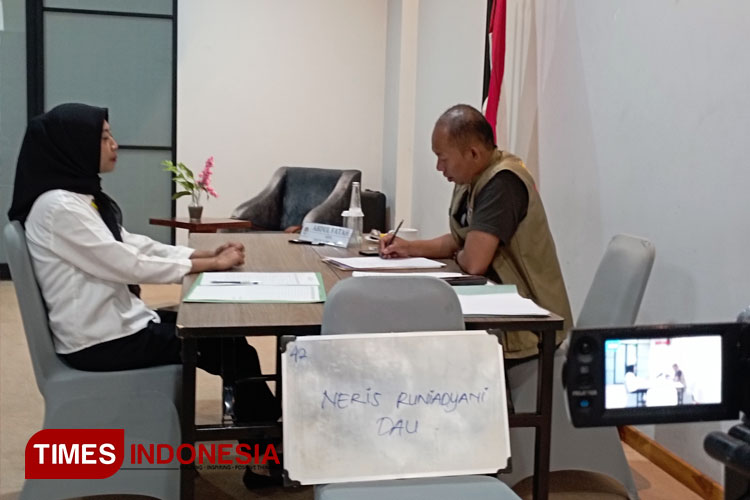 Sesi tes wawancara oleh KPU Kabupaten Malang dengan peserta calon anggota PPK ad hoc penyelenggara Pilkada Serentak 2024, di Kepanjen, Kabupaten Malang, Sabtu (11/5/2024). (FOTO: Amin/TIMES Indonesia)