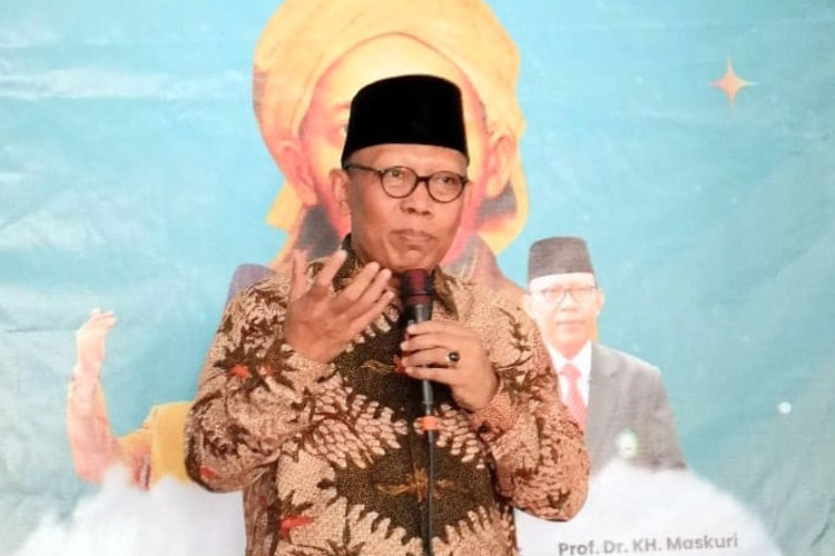 Prof. Dr. Maskuri Bakri, Ketua Presnas IKAPETE saat halal bihalal di Kediri. (Foto: IKAPETE Kediri)