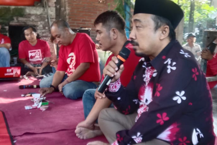 Bakal cabup Malang yang juga Wakil Ketua DPD Partai Golkar Kabupaten Malang, Dwi Indrotito Cahyono, SH, saat bertemu kader PSI, Minggu (12/5/2024). (Foto: Golkar Kabupaten Malang For TIMES Indonesia).