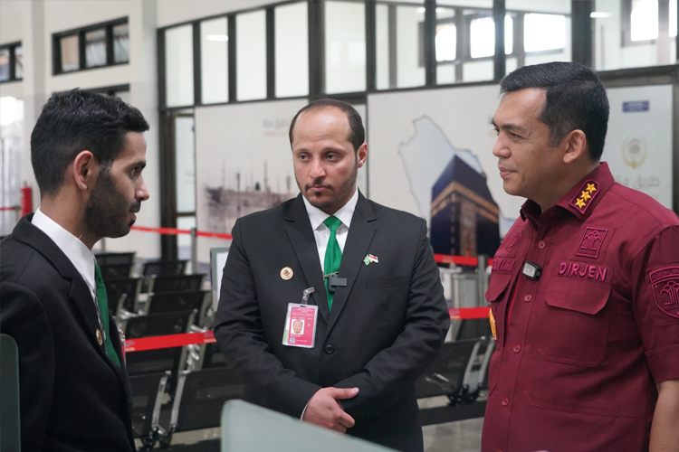 Direktur Jenderal (Dirjen Imigrasi), Silmy Karim memastikan pelaksanaan Makkah Route untuk pemberangkatan Jemaah Calon Haji (JCH) berlangsung lancar.