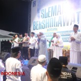 Peringati Hari Jadi ke-108 Kabupaten Sleman, Ribuan Warga Shalawat Bareng Habib Sayyidi
