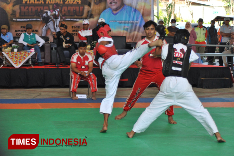 Bertarung berebut jawara dalam Kejuaraan Antar Satlat yang dilaksanakan di Pasar Among Tani Kota Batu. (FOTO: Muhammad Dhani Rahman/TIMES Indonesia)