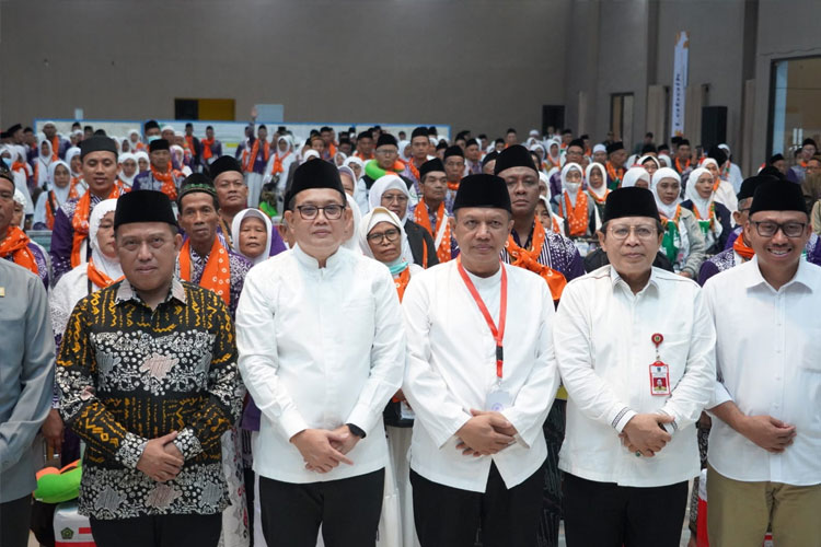 jemaah-haji-kloter-pertama.jpg