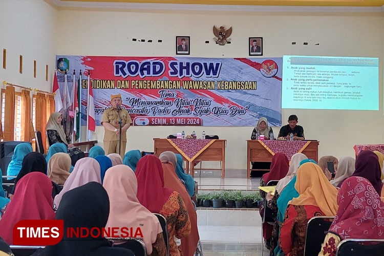 Kepala Sub Bidang (Kasubid) Ideologi Pembauran Nasrodin sedang mambuka kegiatan Road Show pendidikan dan pengembangan wawasan kebangsaan. (Foto : Anggara Cahya/TIMES Indonesia)