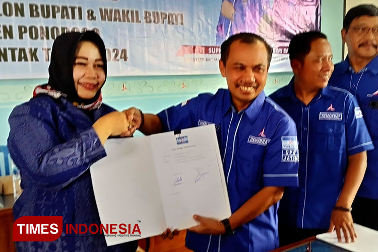 Pasangan-Sugiri-Sancoko---Lisdyarita-mendaftar-ke-Partai-Demokrat-a.jpg