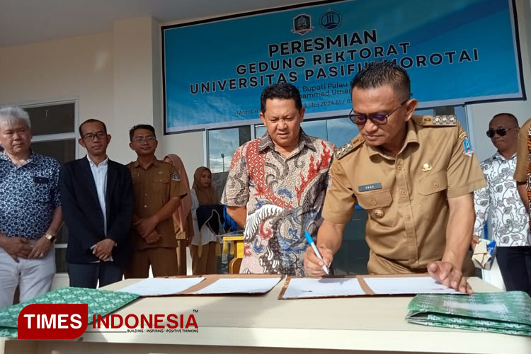 Rektor-Unipas-Morotai-Irfan-Hi-Abdurrahman-a.jpg
