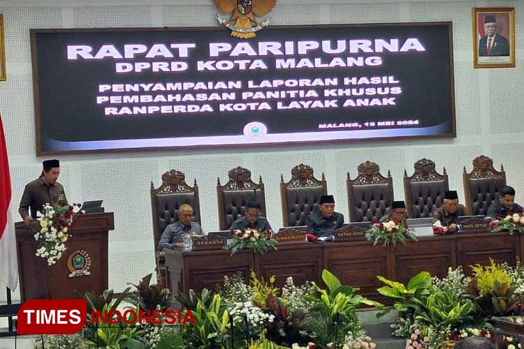 Suasana rapat paripurna penyampaian hasil pembahasan tentang Ranperda Kota Layak Anak di DPRD Kota Malang. (Foto: Rizky Kurniawan Pratama/TIMES Indonesia)