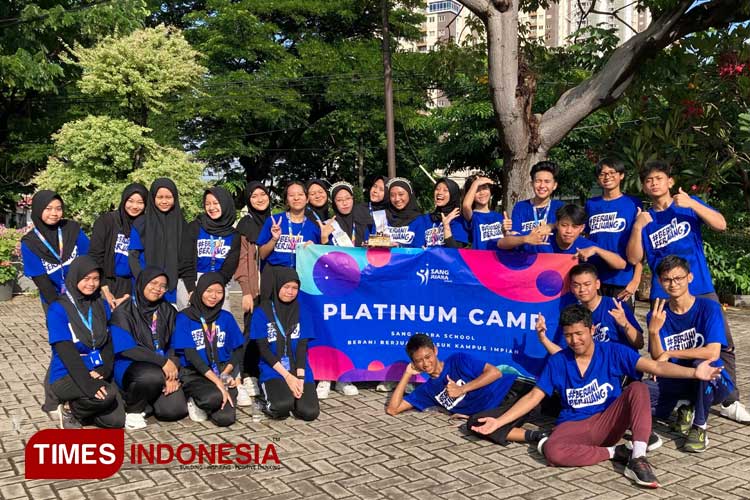 Para peserta platinum camp saat proses karantina menjelang persiapan ujian masuk kampus fakultas kedokteran di Surabaya, Selasa (14/5/2024). (Foto: Lely Yuana/TIMES Indonesia)