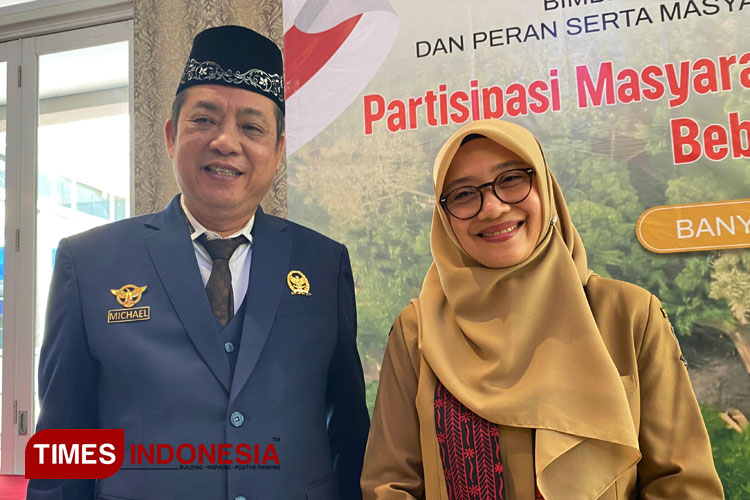 Bupati Banyuwangi, Ipuk Fuestiandani dan Wakil Ketua DPRD Banyuwangi, Michael Edy Hariyanto. (FOTO: Syamsul Arifin/TIMES Indonesia)
