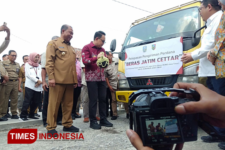Pj-Gubernur-Jawa-Timur-Adhy-Karyono-a.jpg
