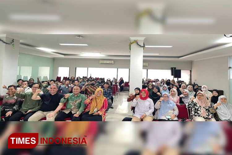 Prof. Ahmad Karim Ifrak Beri Kuliah Dalam Visiting Lecture yang Diselenggarakan Prodi PAI FIS UNJ (14/5/24). (FOTO: istilah