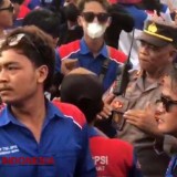 Buruh dan Polisi di Majalengka Joget Bareng di Tengah Aksi Demo