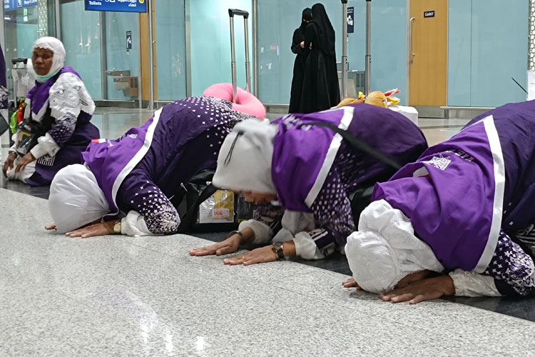 Jamaah Haji Indonesia UPG 5 Tiba di Bandara Madinah, Kondisi Sehat dan Penuh Syukur