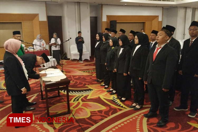 Anggota PPK KPU Kota Kediri saat dilantik (Foto : Yobby/Times Indonesia)