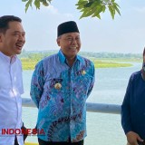 Kompak! Sinergi Duet Mbak Estu-Sugiat Tangani Pintu Dam Karet Jatimlerek yang Jebol