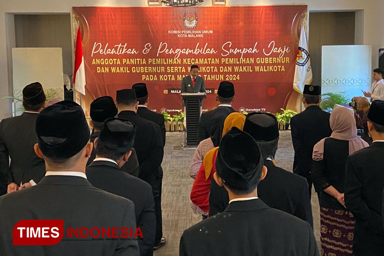Suasana pelantikan anggota PPK jelang Pilkada 2024. (Foto: Rizky Kurniawan Pratama/TIMES Indonesia)