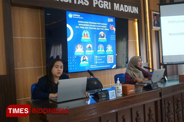 Pemateri sosialisasi program pertukaran luar negeri dan dalam negeri, Brigitta Septarini, M.Pd. dan Liya Atika Aggrasari, M.Pd. (Foto: Humas UNIPMA for TIMES Indonesia)