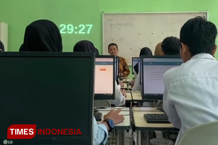Suasana seleksi tulis calon anggota Panwaslu Kecamatan. (FOTO: Muhammad Dhani Rahman/TIMES Indonesia)
