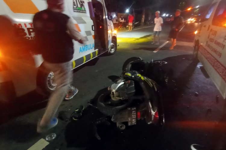 Sepeda-Motor-Korban-yang-Hancur-Setelah-Tabrak-Truk-b.jpg