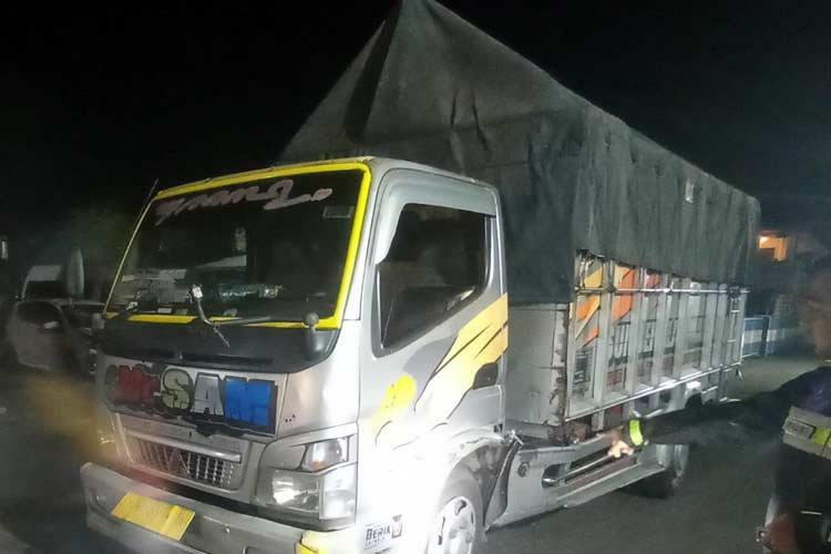 Pemotor Tabrak Truk di Jombang, Dua Pemuda Meninggal