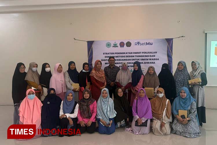Para pelaku UMKM local asal Kabupaten Pati ikuti workshop dan pelatihan praktis oleh tim dosen Umku. (FOTO: Ihza Fajar Azhari/TIMES indonesia)