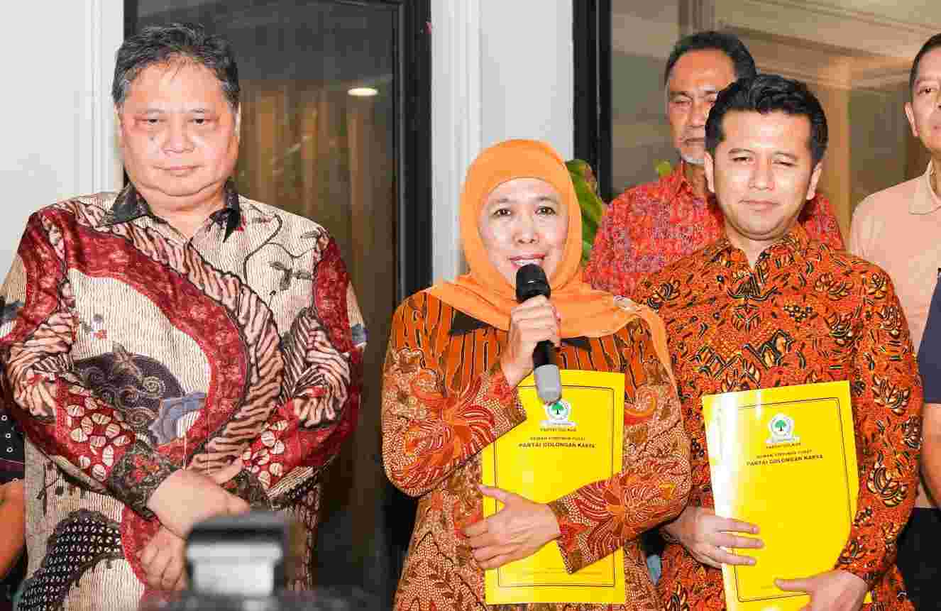 Khofifah dan Emil Dardak di kantor DPP Golkar bersama Ketum Golkar Airlangga Hartarto. (Foto: Golkar for TIMES Indonesia)