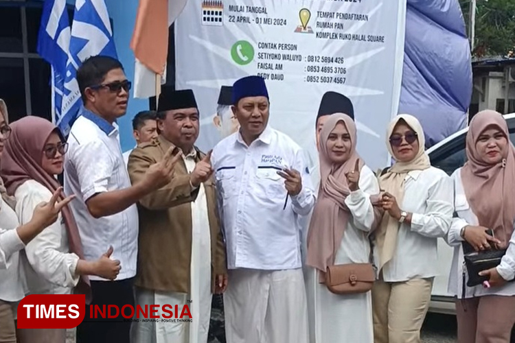Agus Haris Bersama Ketua DPD PAN Ridwan dan Irfan usai datangi PAN Bontang (Foto: Kusnadi/TIMES Indonesia)