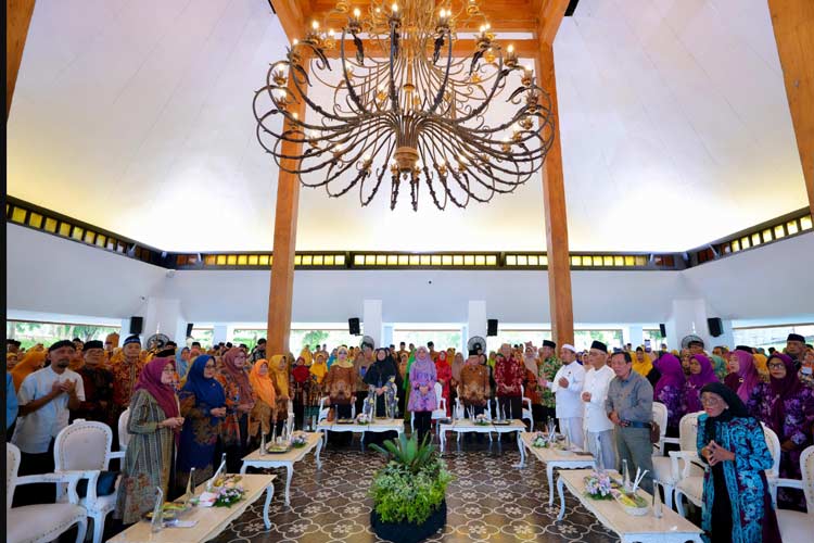 Bupati Banyuwangi Ipuk Fiestiandani di acara halal bihalal dan temu kangen bareng Persatuan Wredatama Republik Indonesia (PWRI) (Foto: Humas Pemkab Banyuwangi for TIMES Indonesia)