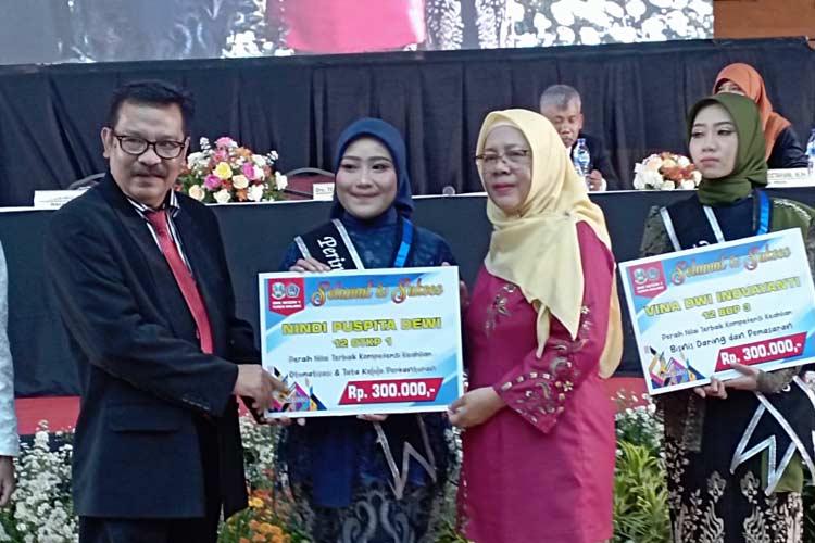 Keterserapan Lulusan SMKN 1 Turen Hampir 60 Persen, Kacabdin Tekankan Link dengan DUDI
