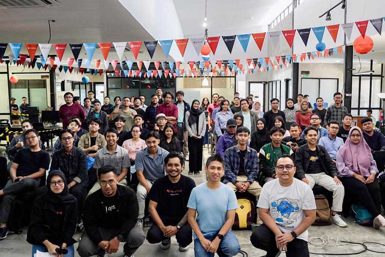 Seminar dan talk show bertema: Digital Day DomaiNesia-Navigating the Future: AI Trends and Digital Marketing.