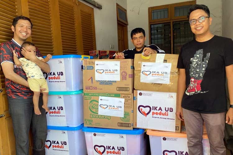 Paket bantuan yang dikirimkan oleh IKA UB Peduli untuk para korban banjir di Sumbar. (Foto: IKA UB for TIMES Indonesia)