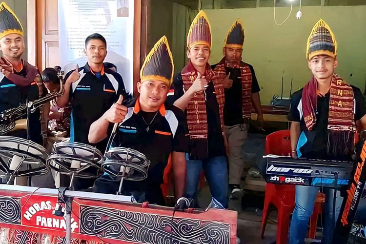 Genesis-bersama-teman.jpg