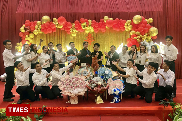 Ulang tahun owner Luminor Hotel Jember. (M. Abdul Basid/TIMES Indonesia)