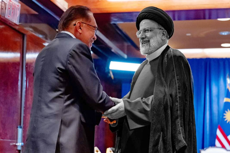Perdana Menteri (PM) Malaysia Anwar Ibrahim saat bersama Presiden Iran Ebrahim Raisi. (FOTO: Facebook Anwar Ibrahim)