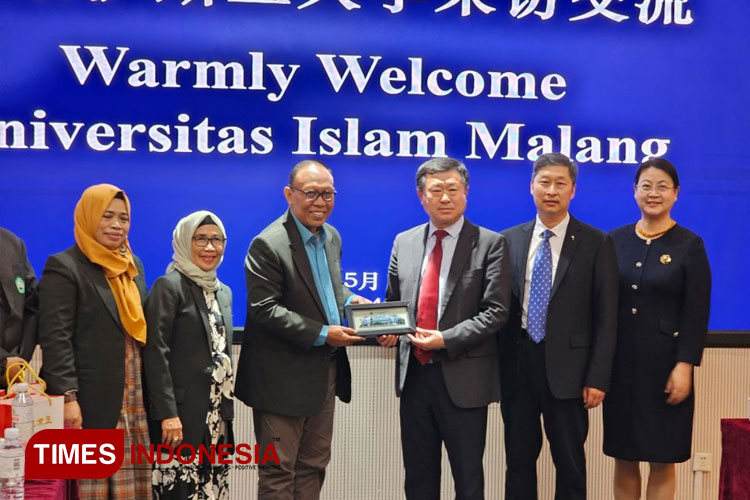 Rektor Unisma Malang bersama jajarannya disambut hangat oleh President Dian Jiandong dan jajaran pimpinan Shandong Foreign Trade Vocational (SFTV) College China. (FOTO: AJP TIMES Indonesia)