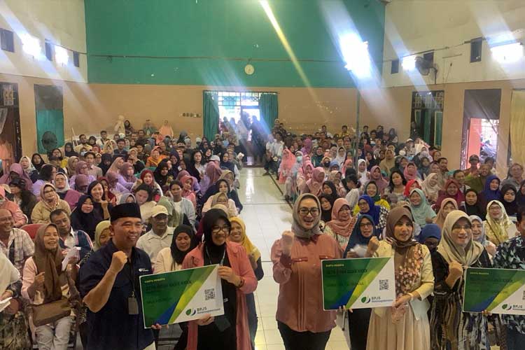 Foto bersama peserta sosialisasi jaminan sosial ketenagakerjaan yang diselenggarakan BPJS Ketenagakerjaan Juanda. (FOTO: Istimewa)