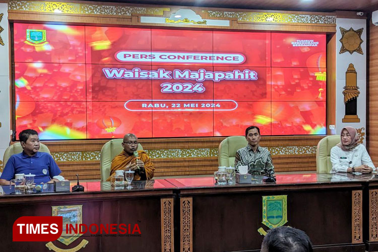 Press Conference peringatan Hari Raya Waisak Majapahit 2024 di Commad Center, Kota Mojokerto, Rabu (22/5/2024) (FOTO: Theo/TIMES Indonesia)