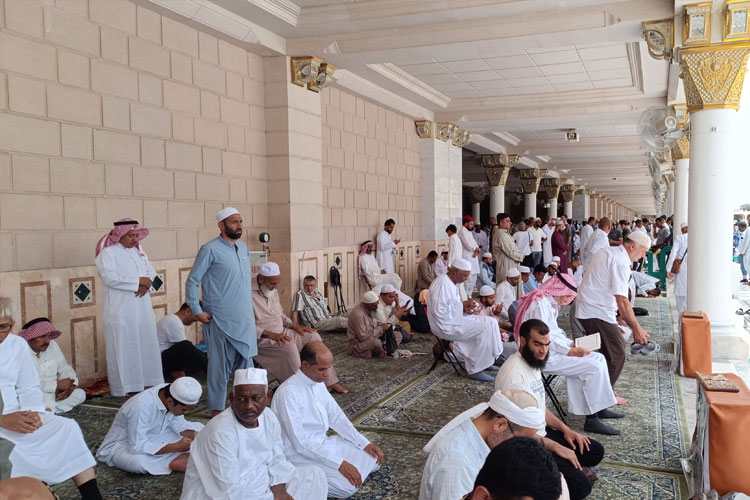 Tips Menunaikan Sholat Fardhu di Masjid Nabawi bagi Jamaah Haji Indonesia