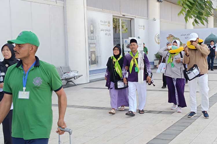 Jemaah haji Indonesia tiba di Bandara AMAA Madinah. (Foto: MCH 2024 Kemenag RI) 