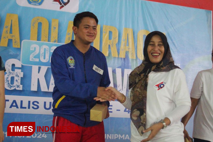 Penyerahan-hadiah.jpg